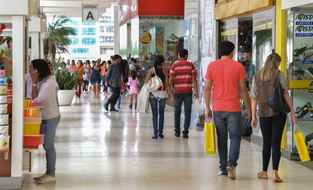 Oferta de vagas no comrcio para o Natal ser a maior em seis anos