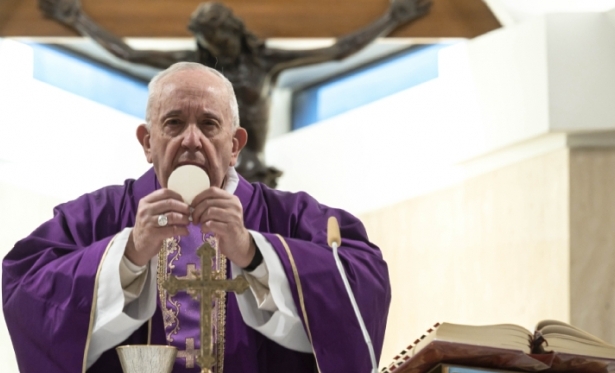 Coronavrus: Papa reza por aqueles que tm dificuldades econmicas
