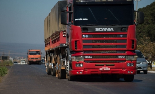 Alterada lei de tolerncia no excesso de peso de caminhes