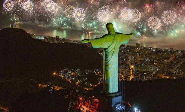 Pandemia restringe festas de rveillon pelo pas