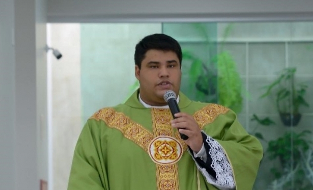 Padre Victor Lucas, jovem sacerdote patrocinense, assume sua primeira parquia em Lagamar