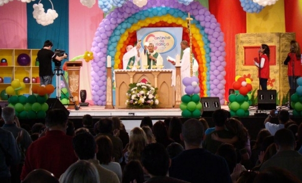 Pais, saibam como despertar o valor da Santa Missa nas crianças