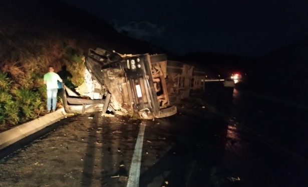 Caminhoneiro morre em mais uma tragédia da serra da Catiara