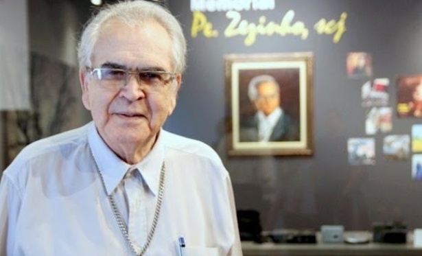 10/11 - Padre Zezinho scj : Os Acusadores do Papa