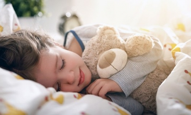 O que fazer quando seu filho acorda à noite?